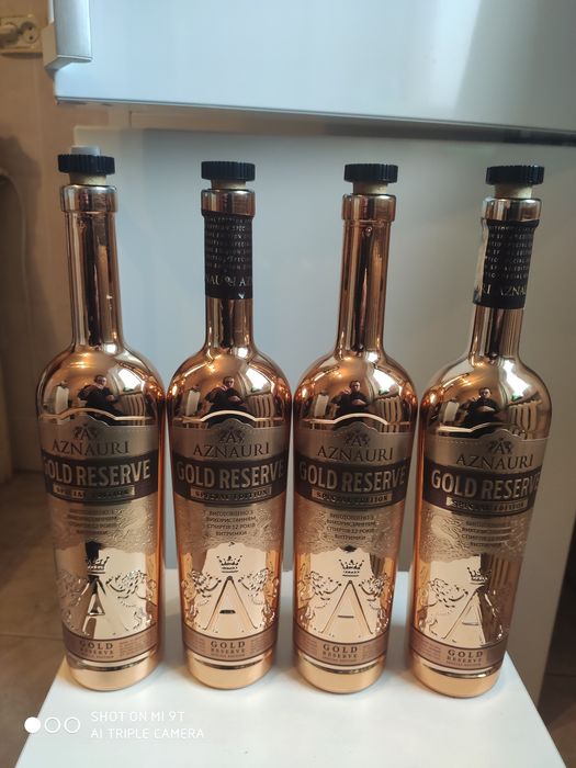 Бутылки из под коньяка Aznauri Gold Reserve: 300 грн. - Посуда