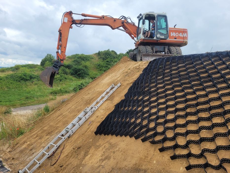Usługi koparko-ładowarką, koparką transport materiałów HDS