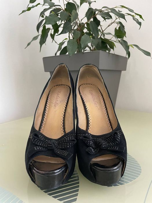 Замшеві туфлі. Туфлі на високих підборах.