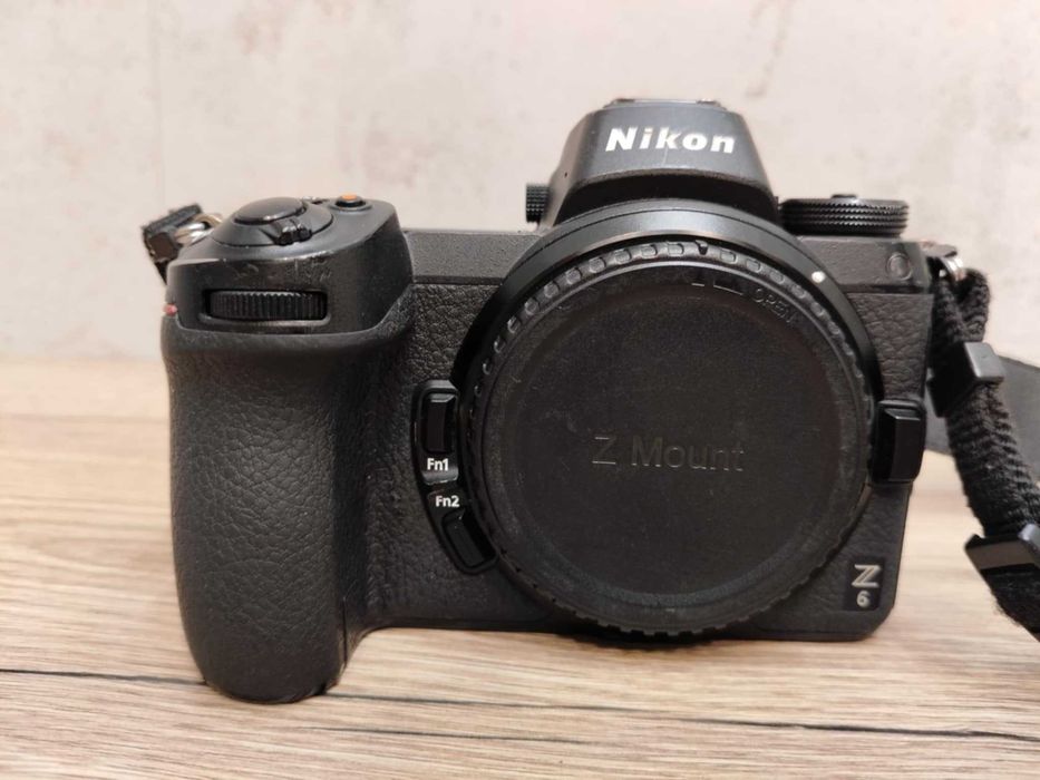 Aparat Nikon Z6 z kartą pamięci