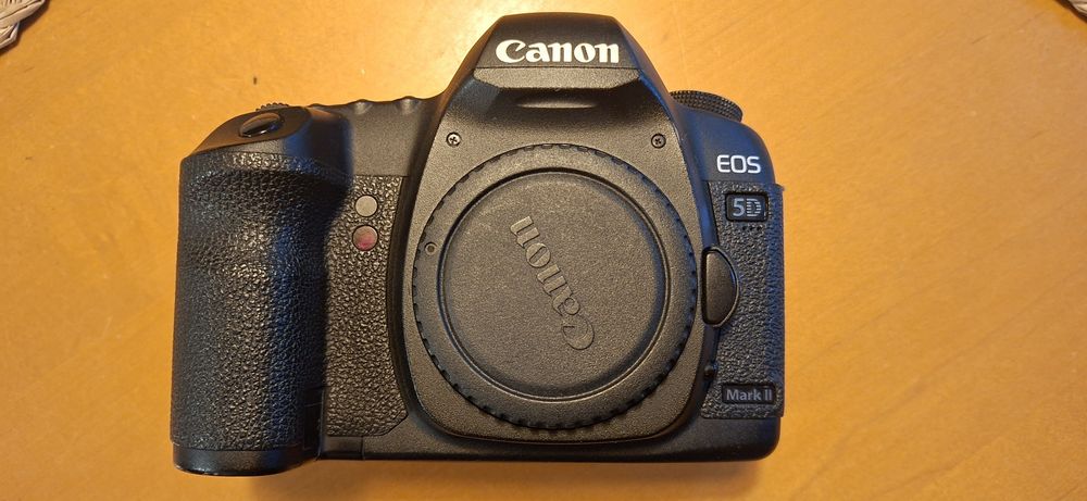 Canon 5 D Mark II uszkodzony na części