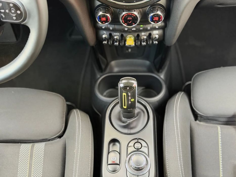 MINI 3 Portas Cooper SE Premium Essential