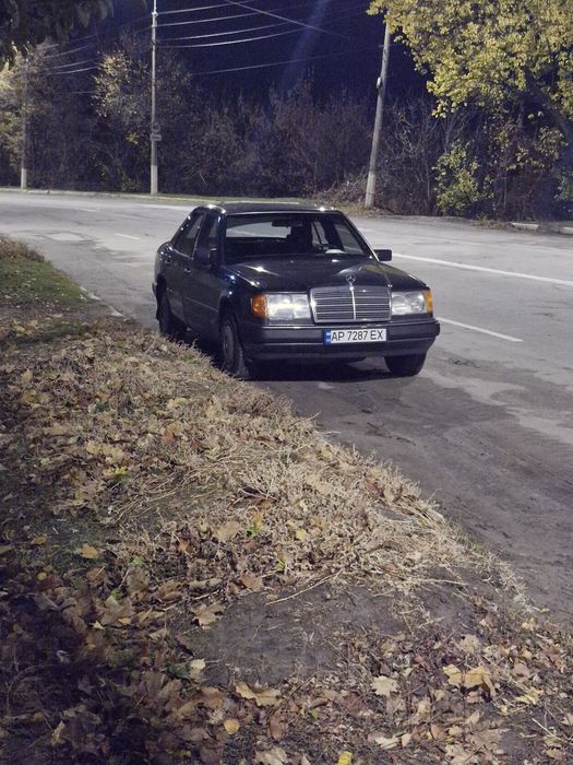 Mercedes w124 в кузові седан 1992 року випуску