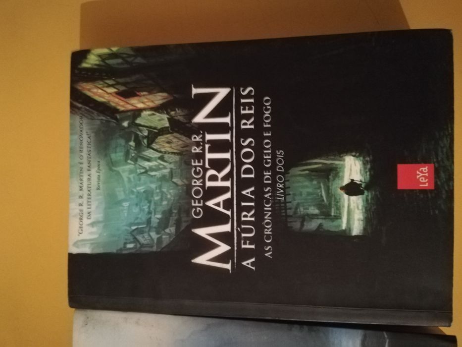 2 livros Guerra dos Tronos George RR Martin