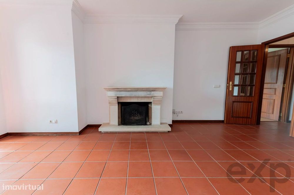 Apartamento T2  remodelado, varandas com vista desafogada, arqueamento
