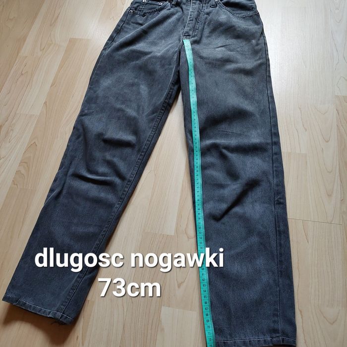 Szare spodnie mom jeans