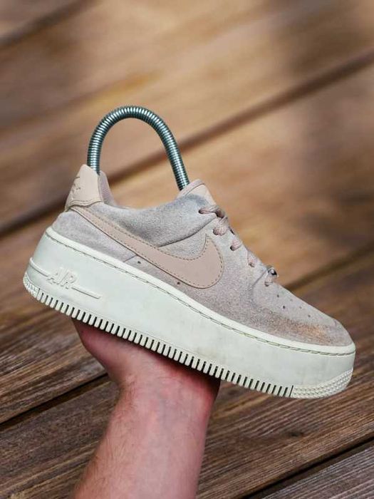 Buty Nike Air Force 1 Low różowe welurowe 35,5
