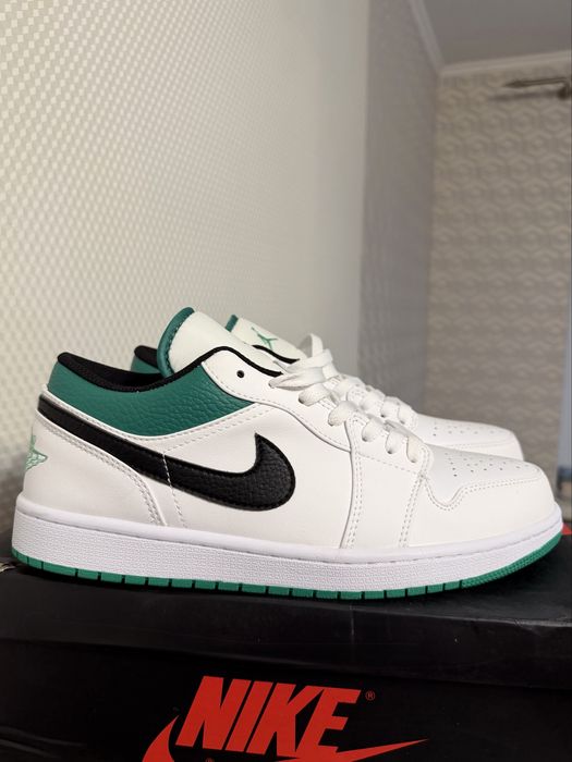 кросівки Nike Air Jordan 1 Low Lucky Green White/Black 45/29 см