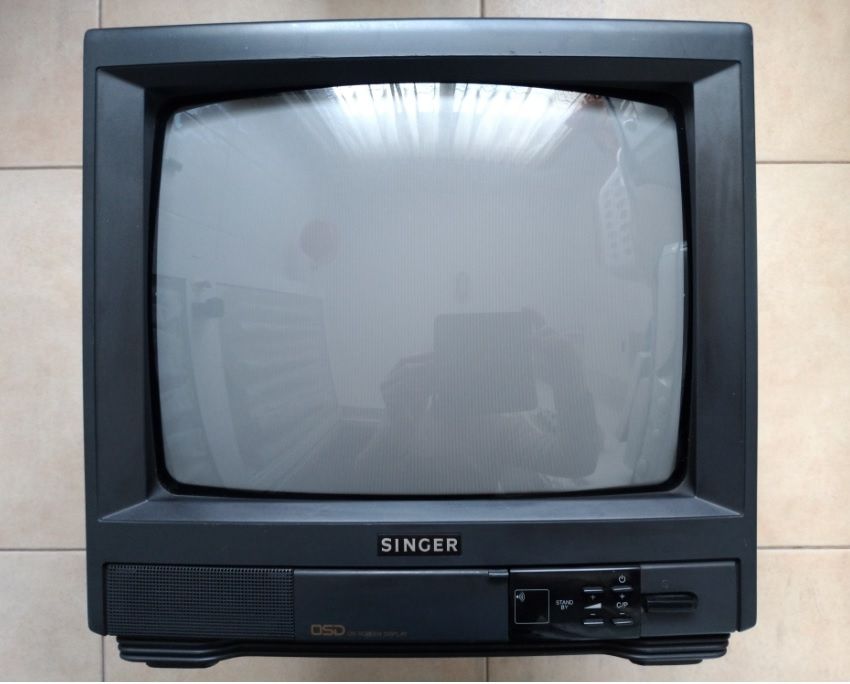 TV SINGER de 37cm em óptimo estado.