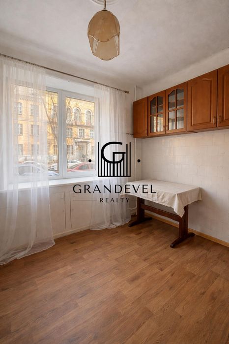 Apartment in Kyiv - More
