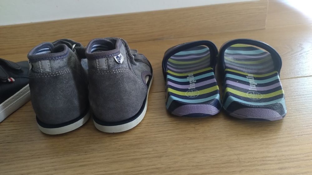 Buty chłopięce superfit kapcie klapki buty na rzepy 26 27