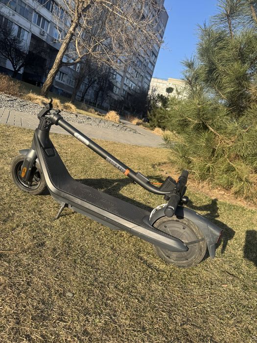 Продам Электросамокат Segway Ninebot E2 Pro E Black