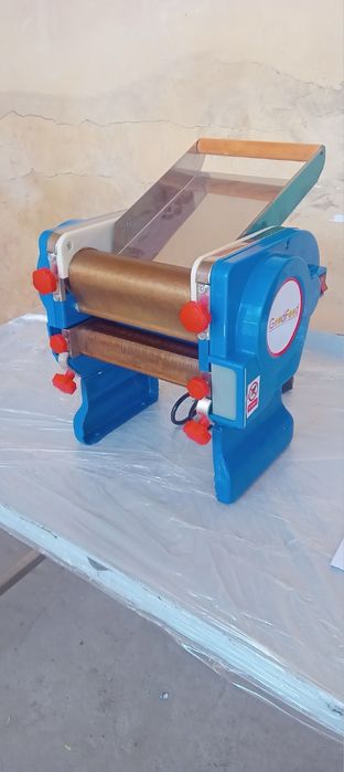 Тісторозкатка електрична NM200