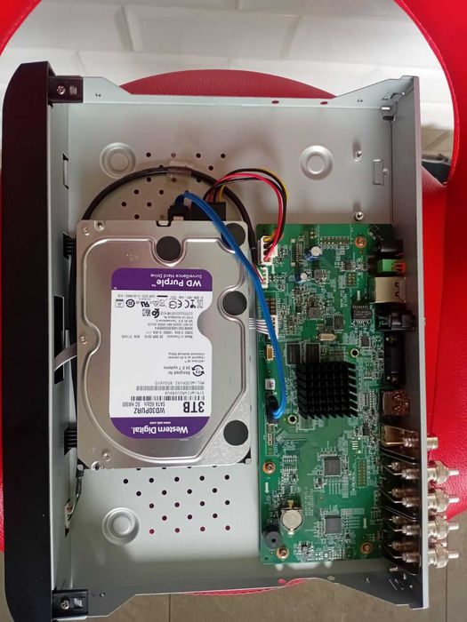 Відеореєстратор Hikvision iDS-7208HQHI-M1/S (8-канальний, AcuSense) .HDD-3TB! б/в