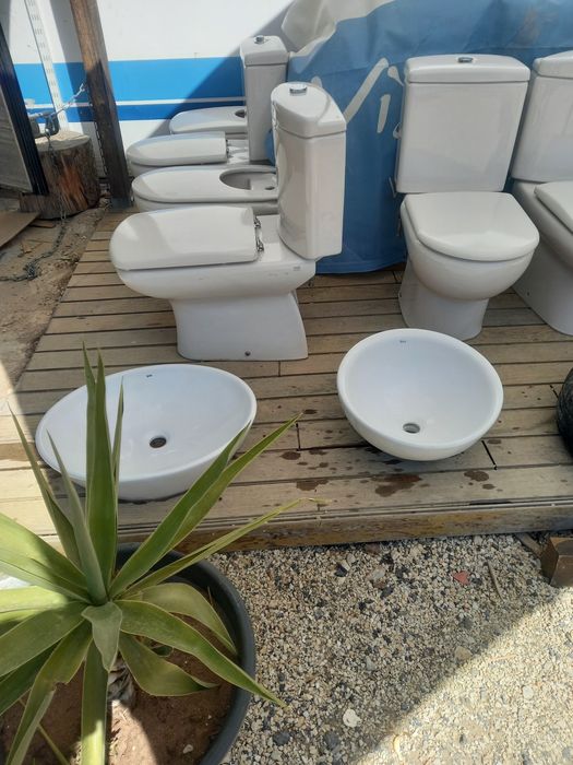 Snitas e   bide Roca e lavatorios