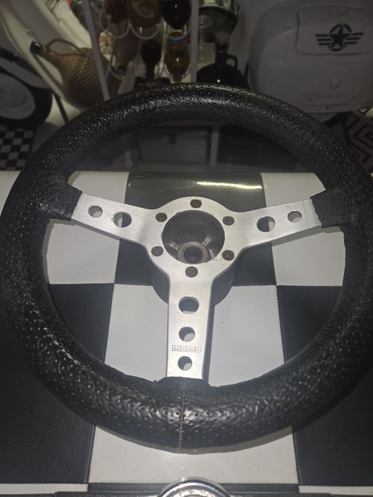 Volante MOMO GT com cubo