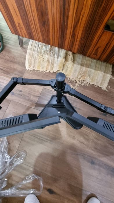 SALDO - 2ecran de computador com suporte incluido