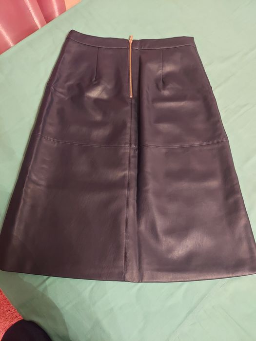 Шкіряна спідниця-міді