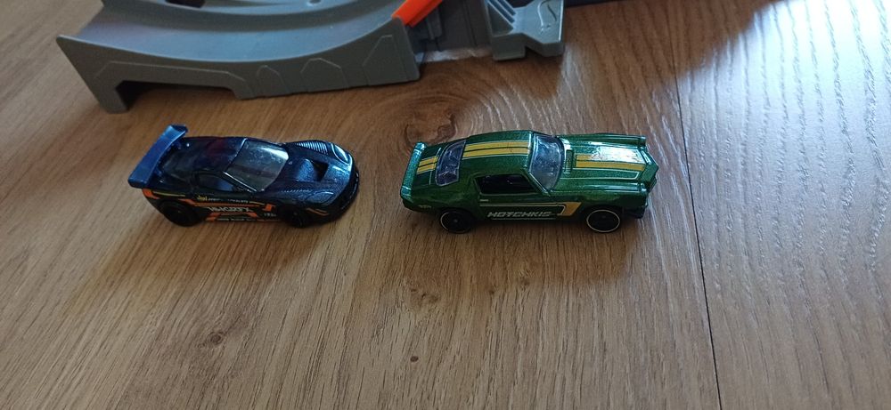 Hot Wheels, Pętla, zestaw kaskaderski z wyrzutnią i 2 autami