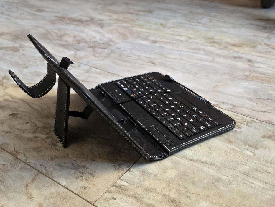 Etui z klawiaturą do tableta