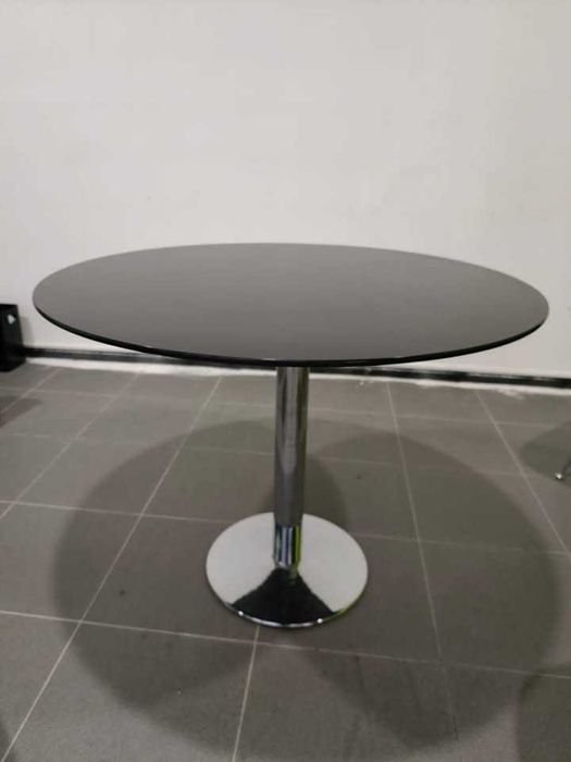 Conjunto mesa e 4 cadeiras