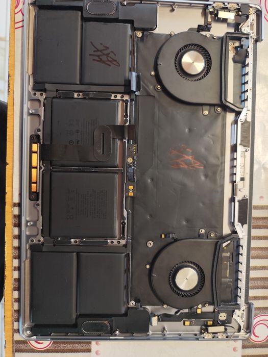 Топкейс ( палмрест) для MacBook Pro 16 (2019)