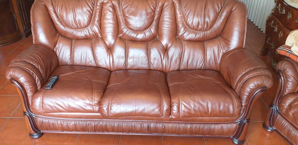 Sofás de couro castanho