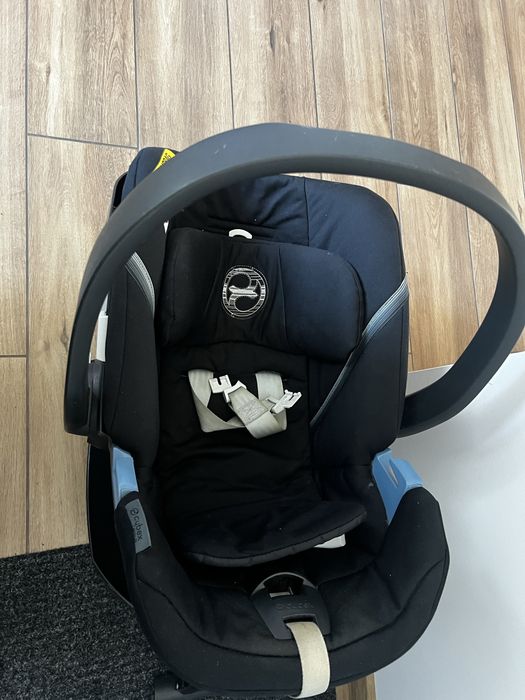 Fotelik firmy cybex dla niemowlaka z bazą