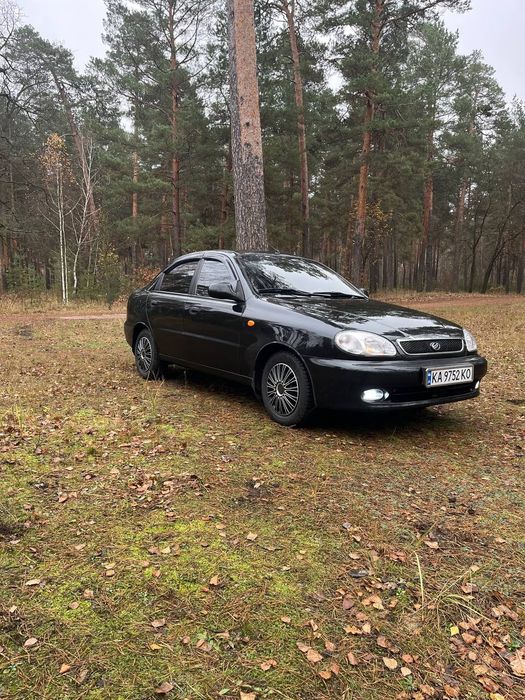 Другий власник,не бита,не фарбована,придбана в салоні 20.11.2012 р. Проведена антикоризаційна обробка ще в салоні і додатково через рік,встановлений захист двигуна ,є підсилювач керма, кондиціонер,передні склопідьемники, центральний замок,обігрів заднього скла та дзеркал.Сигналізація,запуск двигуна з пульта.Газ ніколи не стояв,расходу масла не було,авто обслужено,вкладень не потребує.Наразі гаражне храніння..Замінено на нове:Стійки по кругу,всі гумові вироби ходової,всі рідини,радіатор компресора кондиціонера з компресором,всі патрубки та хомути,свічки,бачок охолодження рідини,АКБ,ГРМ,помпа,роліки, обробка кузова другим власником,бензонасос, хімчистка салону проведена повністю.Продаж не спішний, обмін не пропонувати,можливий розумний торг.
