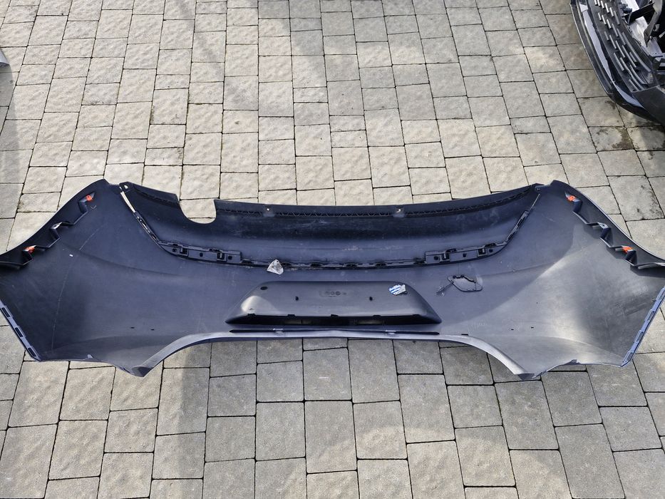 Бампер задній Opel Astra J 2010-2012 хечбек