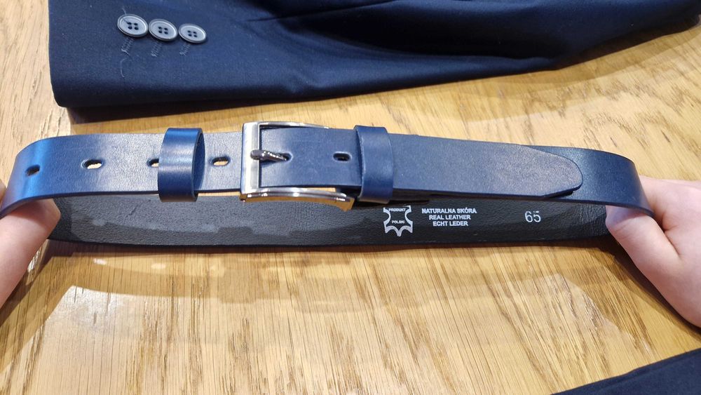 Garnitur na komunię - komunijny granatowy r. 134 pasek skórzany gratis