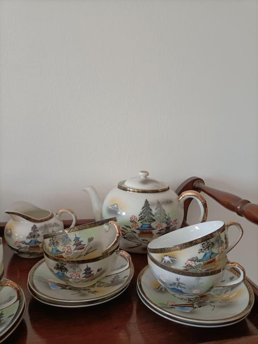 Serviço de chá (6 peças) completo Ritz china hand painted.