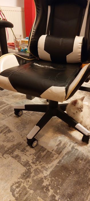 Fotel gamingowy używany sprawny