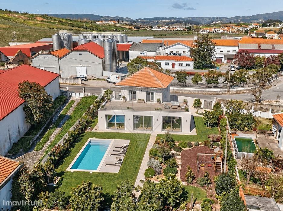 T3 Detached House for Sale