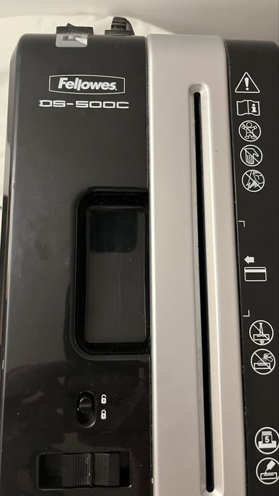 Trituradora Fellowes DS-500C – motor funcional, com racha