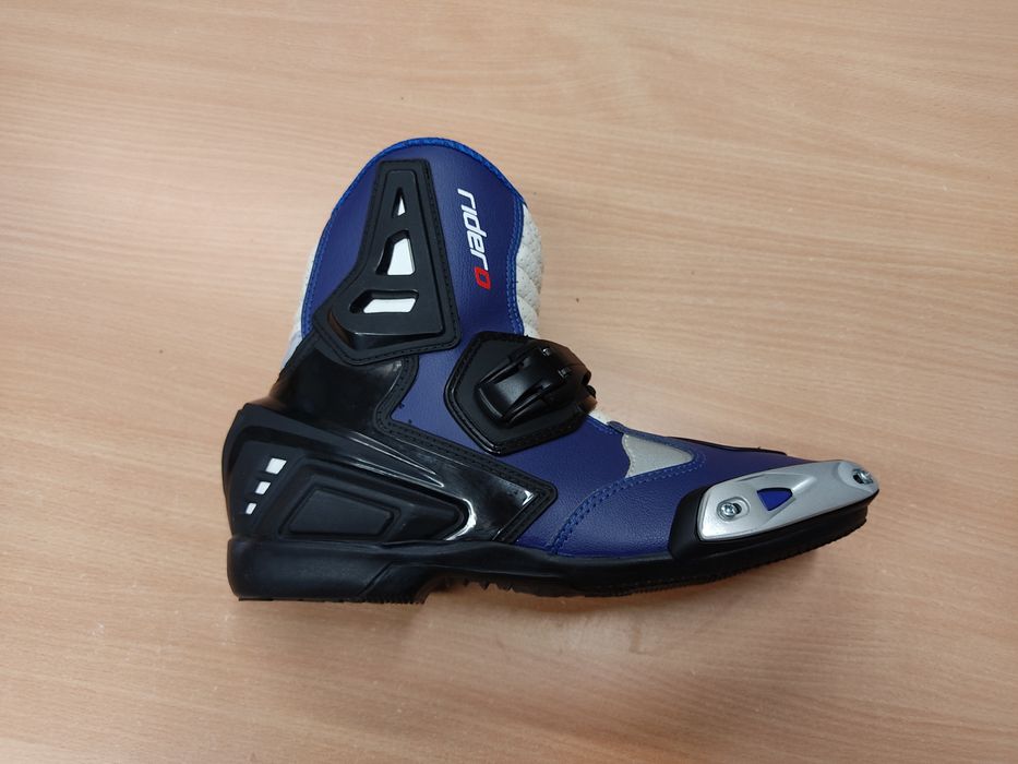 Мотоциклетные ботинки