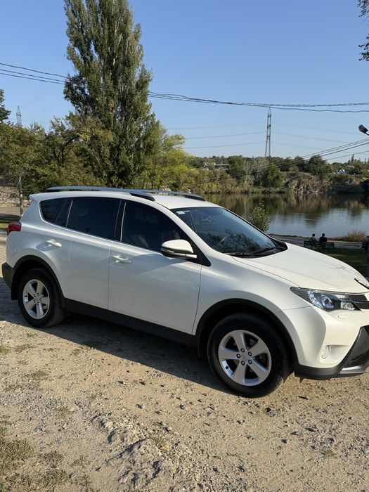 Автомобіль Toyota RAW 4