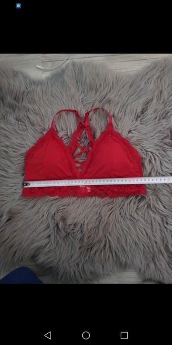 Piękny czerwony biustonosz