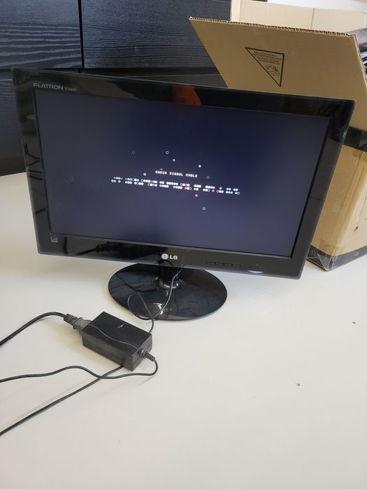 Monitor LG flatron 19 cali tylko złącze niebieskie D-SUB DSUB