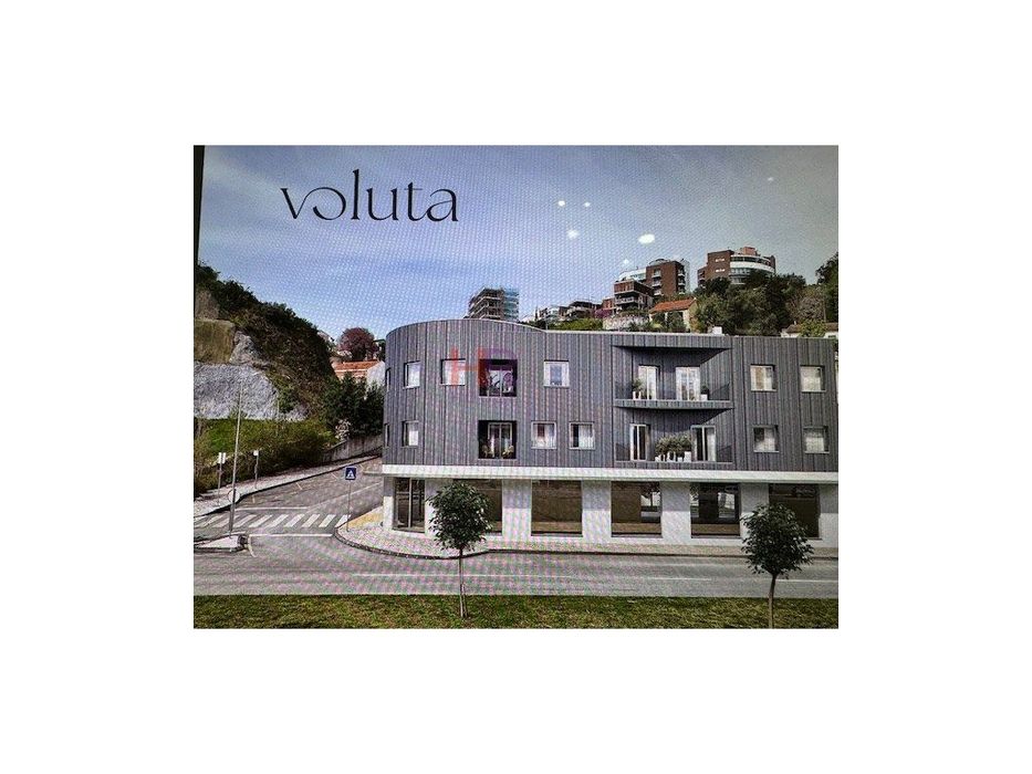 Coimbra Vende-se T2 com dois wc´s, closet e lugar de estacionamento.