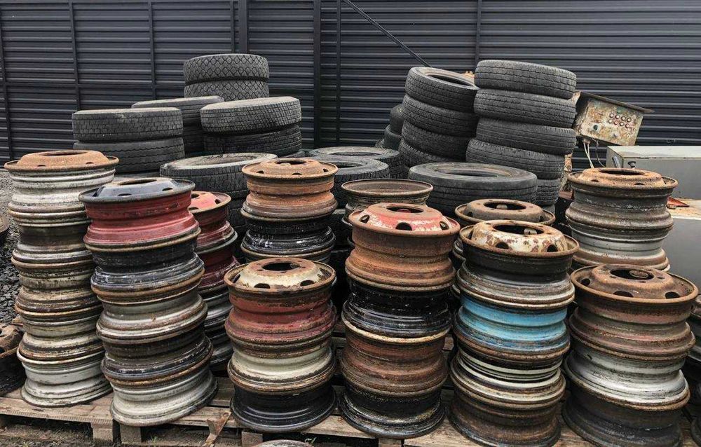 Колеса Шини R 17.5 зад та перед, резина