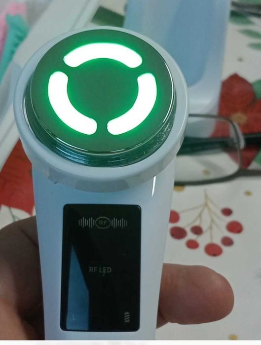 Massageador Facial 5 em 1 M80B | Radiofrequência (RF), EMS e LED