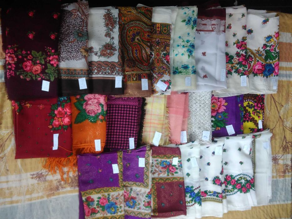 Платки с люрексом, шерстяные и другие.