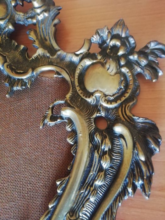 Moldura em bronze