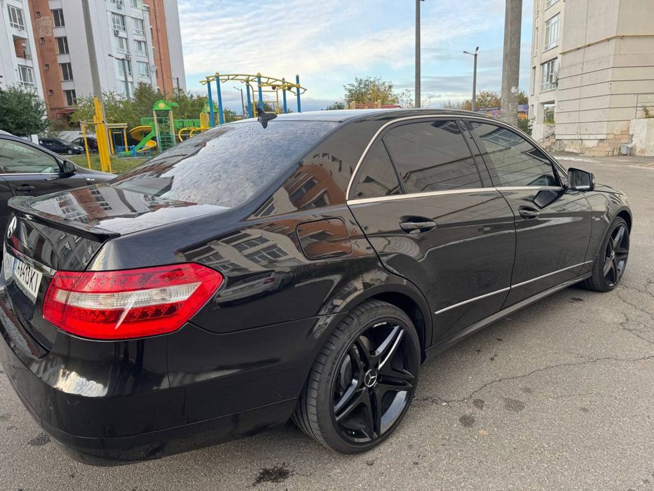 Продам диски на Мерседес ! R19 разноширокие с резиной