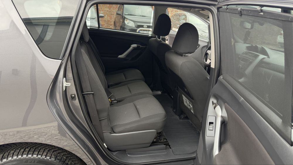 Toyota verso rok 2009 silnik 2.2 diesel stan dobry