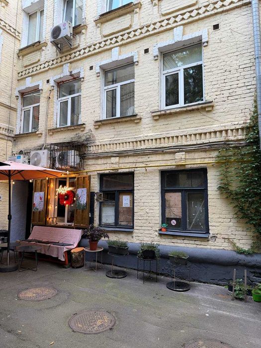 Продам 2 кімнатну квартиру в центрі, Мала Житомирська 15а, Майдан