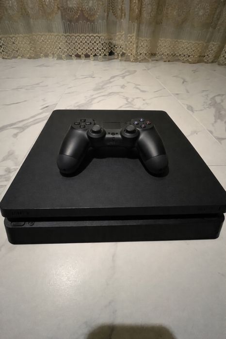 Продам PlayStation слім в хорошому стані