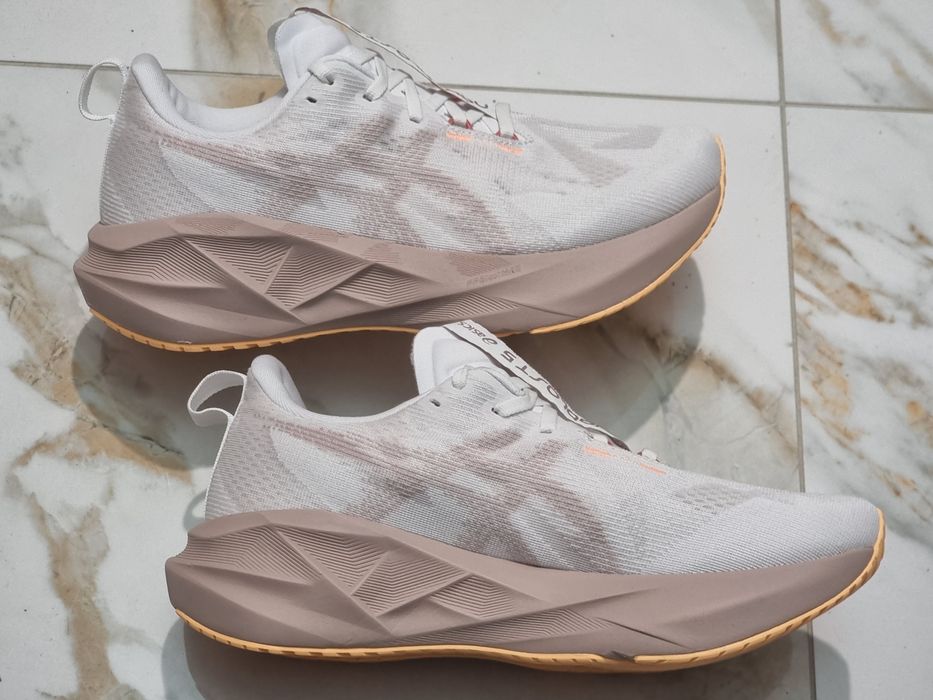 Оригінал 100% жіночі кросівки asics novablast 5  eur 41.5