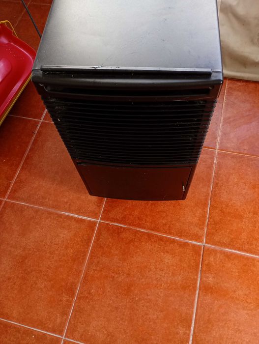 Desumidificador AEG preto